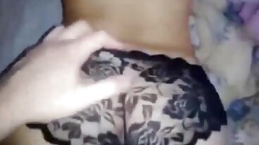 Slim4K: Спонтанен секс с porno s stari babi BF завършва за палава шега с кремпай на PornHD