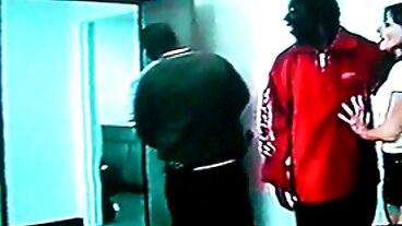 Огромни цици абаноси язди пишка в porno s lelki банята