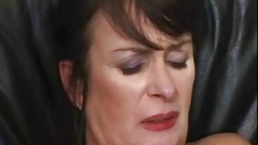 All Star Lesbian 69 & Scissoring на билярдната путката на баба маса!