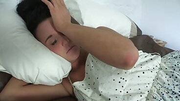 Дебелата латина се удря с пищната си плячка порно със бабички