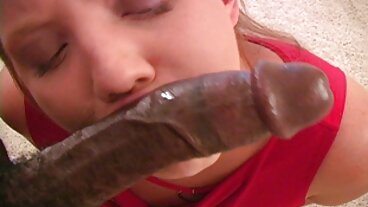 BJ RAW Skylar Vox получава гола стара баба тренировка за уста