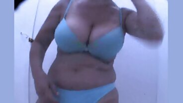Bigly BBW Boobies, известен порно с бабички още като The JUGGERNAUTS, търкат крака