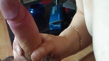 Г-жа порно стари баби ThunderTits изневерява на Хъби с детегледачка