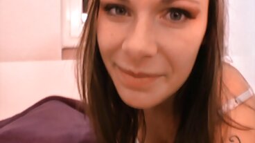 BJ RAW баби за секс Skylar Vox получава тренировка за уста