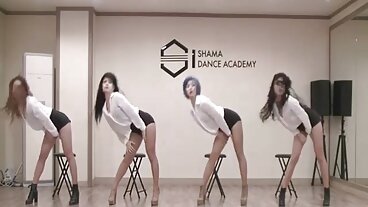 Латина мама съблазнява доведения си порно баби син