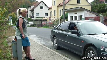 ButtBunny нарушава патента BangBike на секссбаби г-н Гарисън!