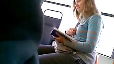 Мазерати прецаква гигантските си баба порно цици