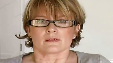 Дупето на Amirah порно с бабички Adarah е унищожено от голям член